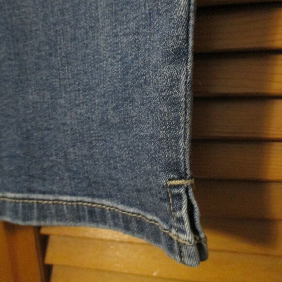 Chico's capris pedal pushers denim blue pull on with stretch size L (2) - Picture 5 of 7